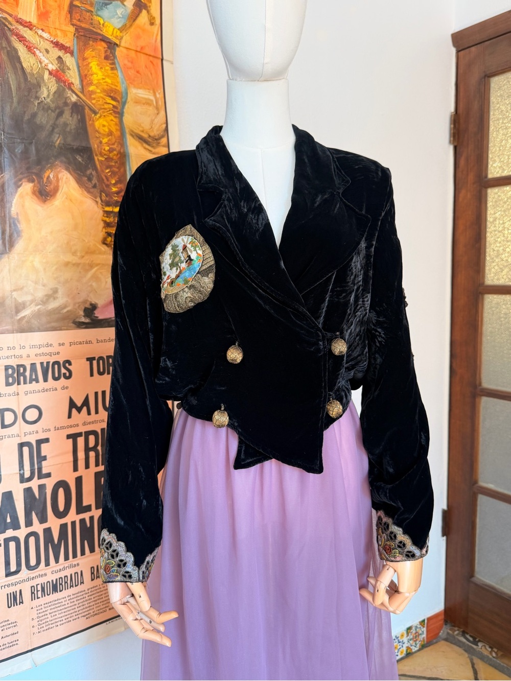 Vintage BRYAN EMERSON Designer
Velvet Cropped Embroidery Jacket
One Size